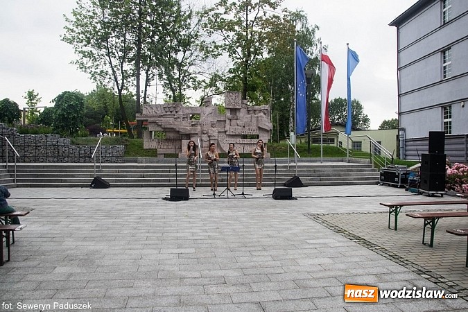 Zdjęcie w galerii na portalu naszwodzislaw.com: Rydułtowskie tancerki przegoniły złą pogodę wiadomości z regionu