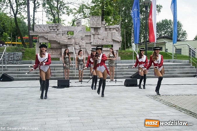 Zdjęcie w galerii na portalu naszwodzislaw.com: Rydułtowskie tancerki przegoniły złą pogodę wiadomości z regionu