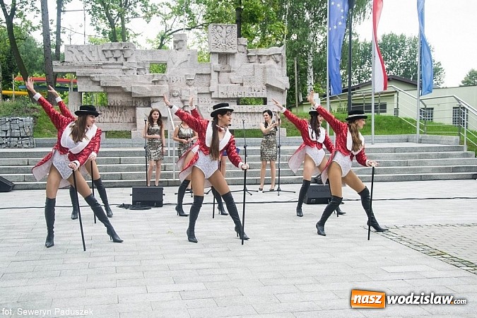 Zdjęcie w galerii na portalu naszwodzislaw.com: Rydułtowskie tancerki przegoniły złą pogodę wiadomości z regionu