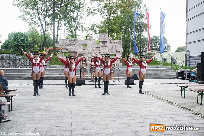 Zdjęcie w galerii na portalu naszwodzislaw.com: Rydułtowskie tancerki przegoniły złą pogodę wiadomości z regionu