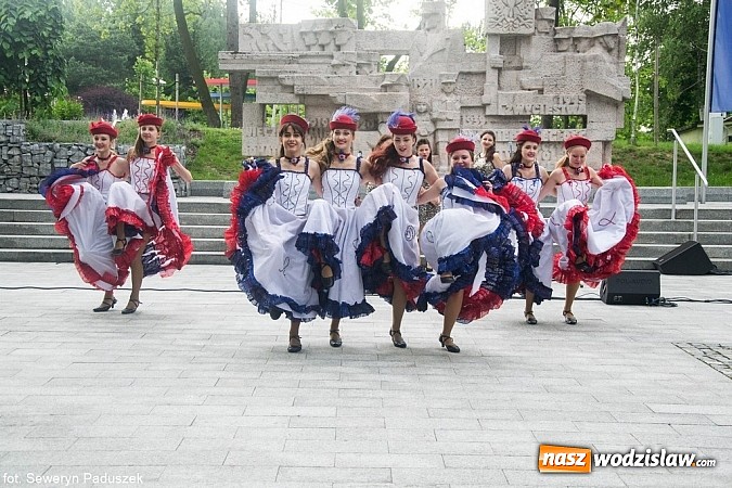 Zdjęcie w galerii na portalu naszwodzislaw.com: Rydułtowskie tancerki przegoniły złą pogodę wiadomości z regionu