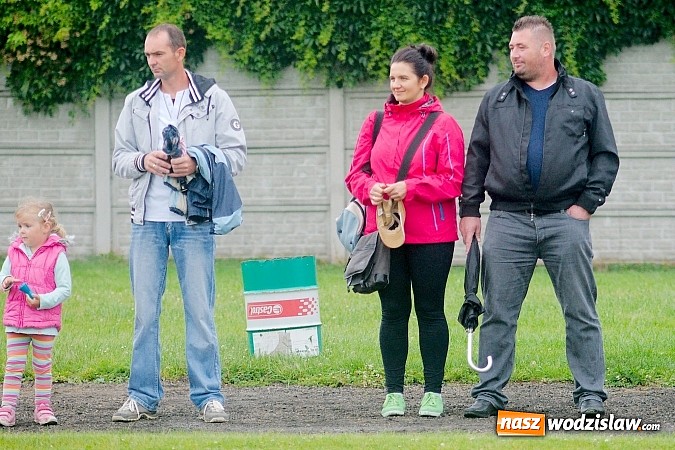 Zdjęcie w galerii na portalu naszwodzislaw.com: Tworków Cup 2015: Deszczowy drugi dzień piłkarskich zmagań. Naprzód lepszy od Startu. Puchar pojechał do Rydułtów wiadomości z regionu