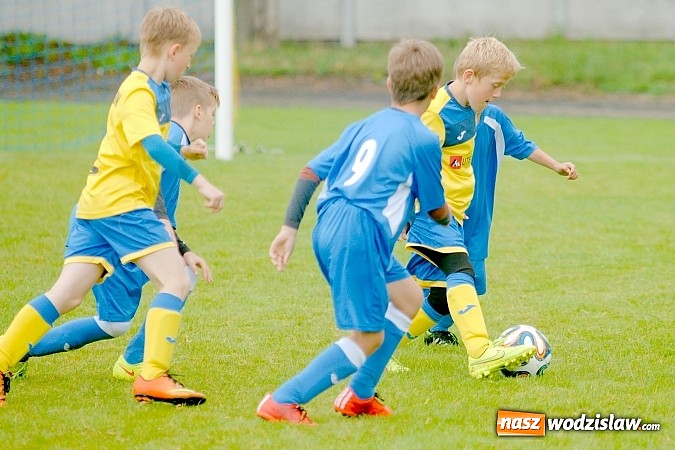 Zdjęcie w galerii na portalu naszwodzislaw.com: Tworków Cup 2015: Deszczowy drugi dzień piłkarskich zmagań. Naprzód lepszy od Startu. Puchar pojechał do Rydułtów wiadomości z regionu