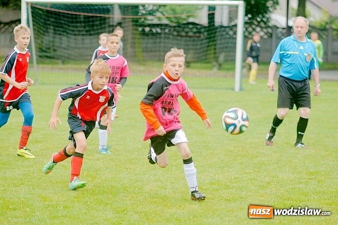 Zdjęcie w galerii na portalu naszwodzislaw.com: Tworków Cup 2015: Deszczowy drugi dzień piłkarskich zmagań. Naprzód lepszy od Startu. Puchar pojechał do Rydułtów wiadomości z regionu