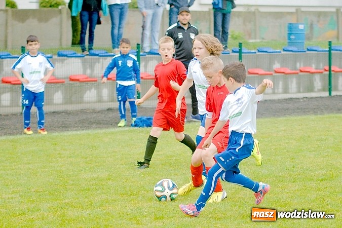 Zdjęcie w galerii na portalu naszwodzislaw.com: Tworków Cup 2015: Deszczowy drugi dzień piłkarskich zmagań. Naprzód lepszy od Startu. Puchar pojechał do Rydułtów wiadomości z regionu