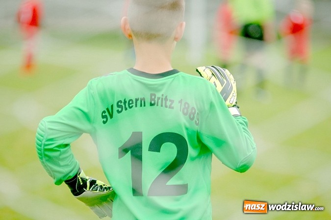 Zdjęcie w galerii na portalu naszwodzislaw.com: Tworków Cup 2015: Deszczowy drugi dzień piłkarskich zmagań. Naprzód lepszy od Startu. Puchar pojechał do Rydułtów wiadomości z regionu