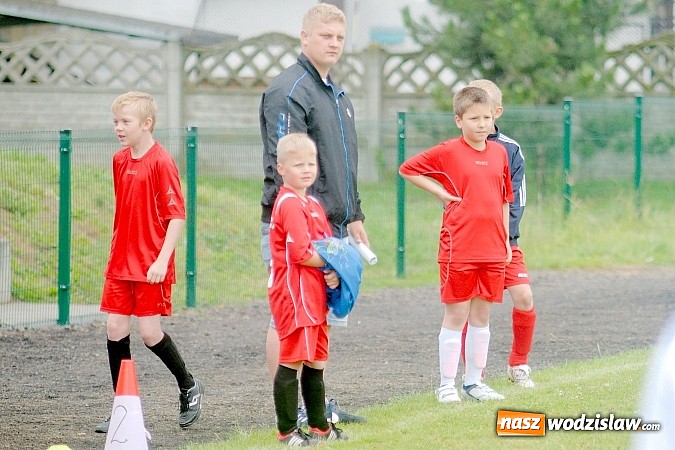 Zdjęcie w galerii na portalu naszwodzislaw.com: Tworków Cup 2015: Deszczowy drugi dzień piłkarskich zmagań. Naprzód lepszy od Startu. Puchar pojechał do Rydułtów wiadomości z regionu