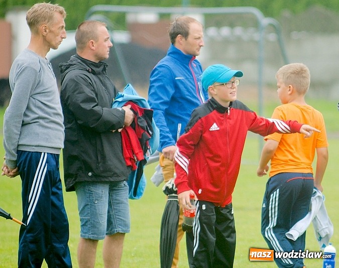 Zdjęcie w galerii na portalu naszwodzislaw.com: Tworków Cup 2015: Deszczowy drugi dzień piłkarskich zmagań. Naprzód lepszy od Startu. Puchar pojechał do Rydułtów wiadomości z regionu