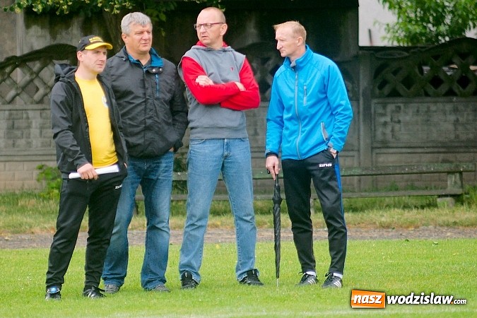 Zdjęcie w galerii na portalu naszwodzislaw.com: Tworków Cup 2015: Deszczowy drugi dzień piłkarskich zmagań. Naprzód lepszy od Startu. Puchar pojechał do Rydułtów wiadomości z regionu