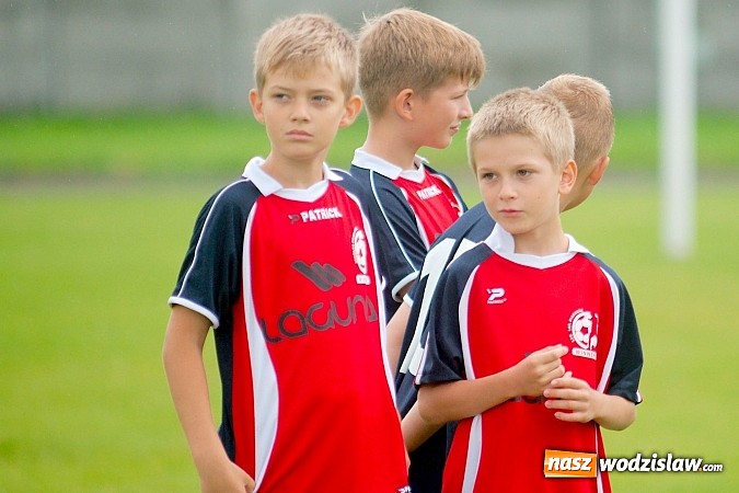 Zdjęcie w galerii na portalu naszwodzislaw.com: Tworków Cup 2015: Deszczowy drugi dzień piłkarskich zmagań. Naprzód lepszy od Startu. Puchar pojechał do Rydułtów wiadomości z regionu