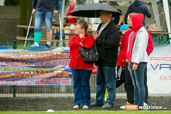 Zdjęcie w galerii na portalu naszwodzislaw.com: Tworków Cup 2015: Deszczowy drugi dzień piłkarskich zmagań. Naprzód lepszy od Startu. Puchar pojechał do Rydułtów wiadomości z regionu