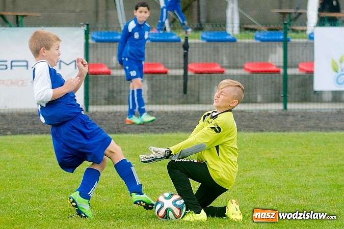 Zdjęcie w galerii na portalu naszwodzislaw.com: Tworków Cup 2015: Deszczowy drugi dzień piłkarskich zmagań. Naprzód lepszy od Startu. Puchar pojechał do Rydułtów wiadomości z regionu