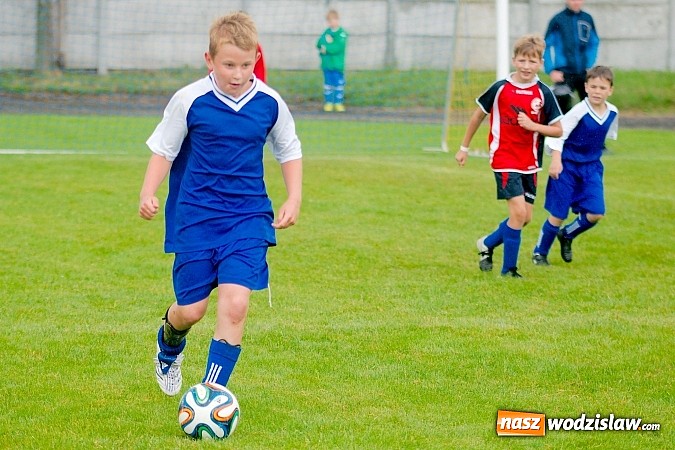 Zdjęcie w galerii na portalu naszwodzislaw.com: Tworków Cup 2015: Deszczowy drugi dzień piłkarskich zmagań. Naprzód lepszy od Startu. Puchar pojechał do Rydułtów wiadomości z regionu