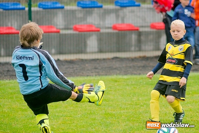 Zdjęcie w galerii na portalu naszwodzislaw.com: Tworków Cup 2015: Deszczowy drugi dzień piłkarskich zmagań. Naprzód lepszy od Startu. Puchar pojechał do Rydułtów wiadomości z regionu