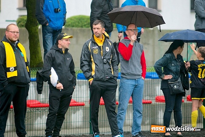 Zdjęcie w galerii na portalu naszwodzislaw.com: Tworków Cup 2015: Deszczowy drugi dzień piłkarskich zmagań. Naprzód lepszy od Startu. Puchar pojechał do Rydułtów wiadomości z regionu