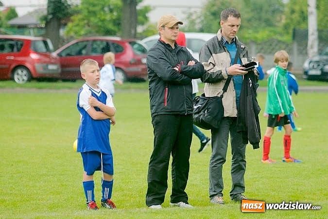 Zdjęcie w galerii na portalu naszwodzislaw.com: Tworków Cup 2015: Deszczowy drugi dzień piłkarskich zmagań. Naprzód lepszy od Startu. Puchar pojechał do Rydułtów wiadomości z regionu