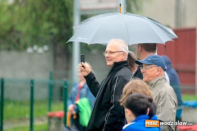 Zdjęcie w galerii na portalu naszwodzislaw.com: Tworków Cup 2015: Deszczowy drugi dzień piłkarskich zmagań. Naprzód lepszy od Startu. Puchar pojechał do Rydułtów wiadomości z regionu
