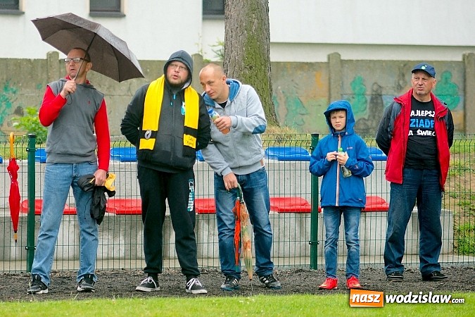 Zdjęcie w galerii na portalu naszwodzislaw.com: Tworków Cup 2015: Deszczowy drugi dzień piłkarskich zmagań. Naprzód lepszy od Startu. Puchar pojechał do Rydułtów wiadomości z regionu
