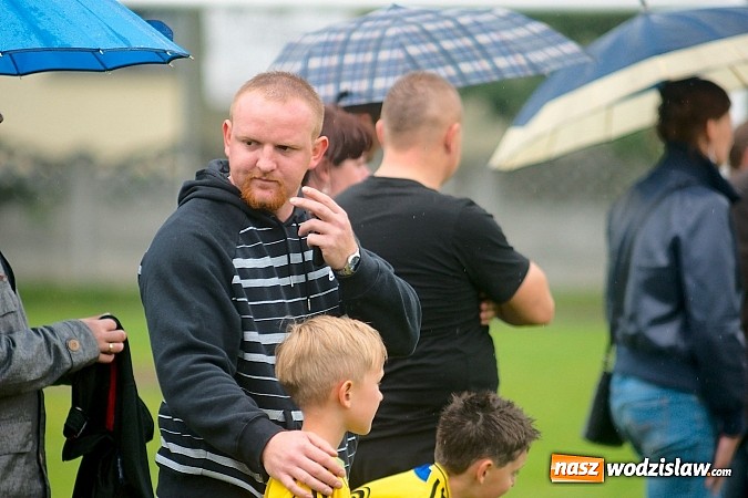Zdjęcie w galerii na portalu naszwodzislaw.com: Tworków Cup 2015: Deszczowy drugi dzień piłkarskich zmagań. Naprzód lepszy od Startu. Puchar pojechał do Rydułtów wiadomości z regionu