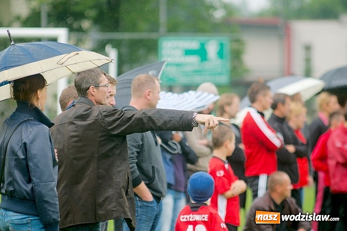 Zdjęcie w galerii na portalu naszwodzislaw.com: Tworków Cup 2015: Deszczowy drugi dzień piłkarskich zmagań. Naprzód lepszy od Startu. Puchar pojechał do Rydułtów wiadomości z regionu
