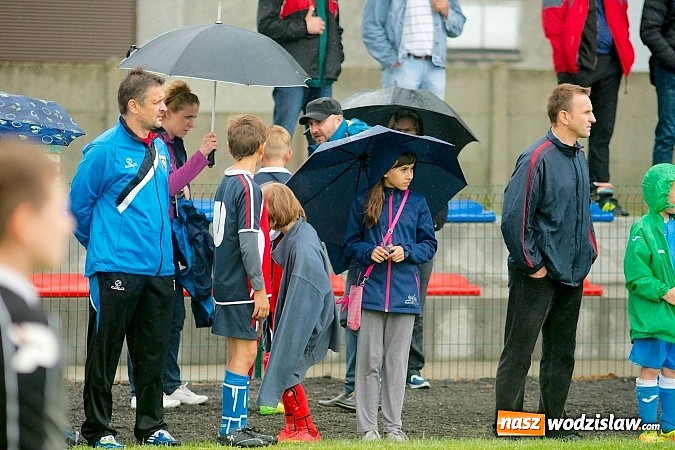 Zdjęcie w galerii na portalu naszwodzislaw.com: Tworków Cup 2015: Deszczowy drugi dzień piłkarskich zmagań. Naprzód lepszy od Startu. Puchar pojechał do Rydułtów wiadomości z regionu