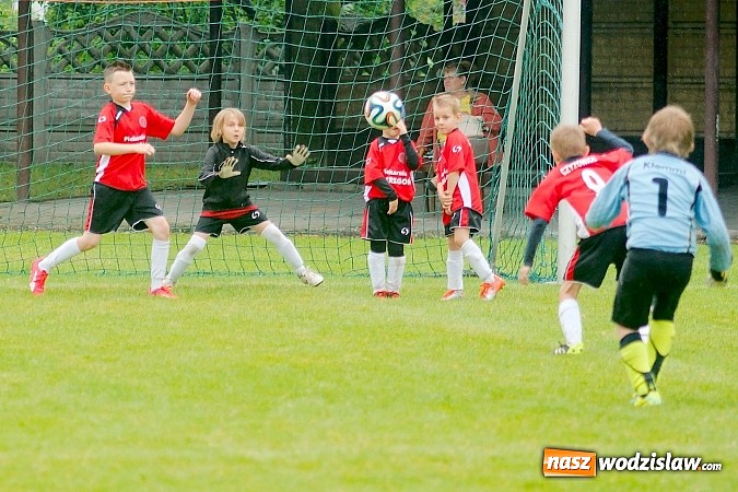 Zdjęcie w galerii na portalu naszwodzislaw.com: Tworków Cup 2015: Deszczowy drugi dzień piłkarskich zmagań. Naprzód lepszy od Startu. Puchar pojechał do Rydułtów wiadomości z regionu