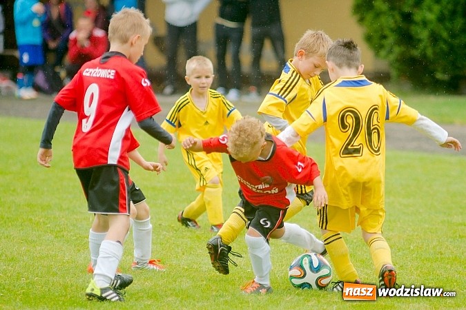 Zdjęcie w galerii na portalu naszwodzislaw.com: Tworków Cup 2015: Deszczowy drugi dzień piłkarskich zmagań. Naprzód lepszy od Startu. Puchar pojechał do Rydułtów wiadomości z regionu