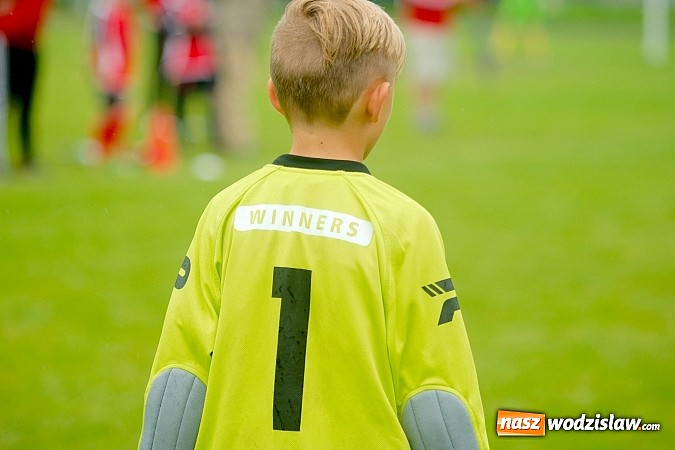 Zdjęcie w galerii na portalu naszwodzislaw.com: Tworków Cup 2015: Deszczowy drugi dzień piłkarskich zmagań. Naprzód lepszy od Startu. Puchar pojechał do Rydułtów wiadomości z regionu