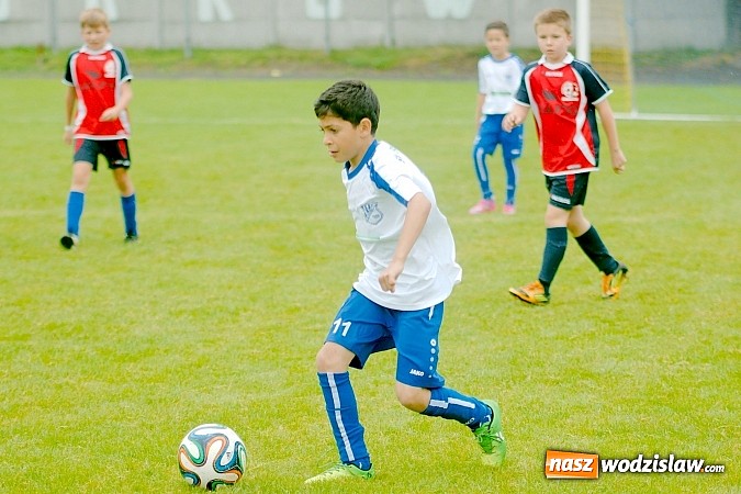 Zdjęcie w galerii na portalu naszwodzislaw.com: Tworków Cup 2015: Deszczowy drugi dzień piłkarskich zmagań. Naprzód lepszy od Startu. Puchar pojechał do Rydułtów wiadomości z regionu