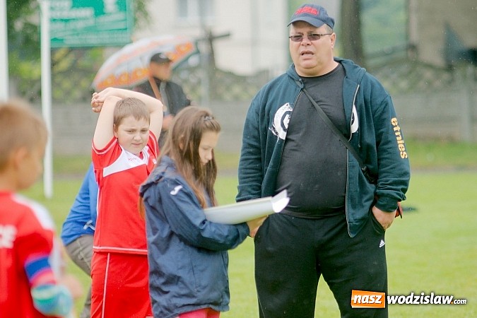 Zdjęcie w galerii na portalu naszwodzislaw.com: Tworków Cup 2015: Deszczowy drugi dzień piłkarskich zmagań. Naprzód lepszy od Startu. Puchar pojechał do Rydułtów wiadomości z regionu