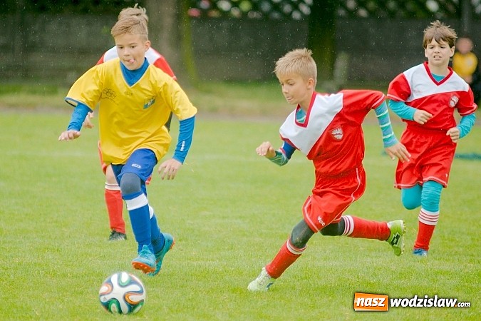 Zdjęcie w galerii na portalu naszwodzislaw.com: Tworków Cup 2015: Deszczowy drugi dzień piłkarskich zmagań. Naprzód lepszy od Startu. Puchar pojechał do Rydułtów wiadomości z regionu