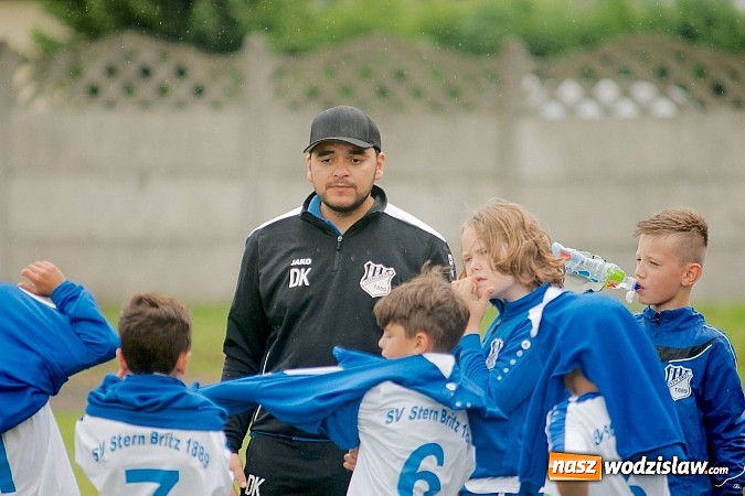 Zdjęcie w galerii na portalu naszwodzislaw.com: Tworków Cup 2015: Deszczowy drugi dzień piłkarskich zmagań. Naprzód lepszy od Startu. Puchar pojechał do Rydułtów wiadomości z regionu