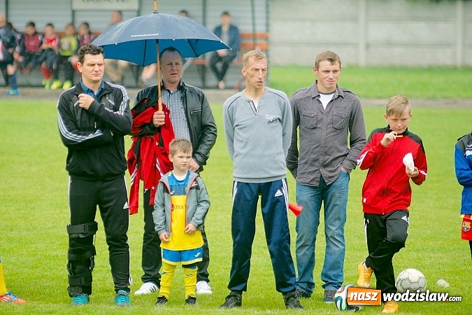 Zdjęcie w galerii na portalu naszwodzislaw.com: Tworków Cup 2015: Deszczowy drugi dzień piłkarskich zmagań. Naprzód lepszy od Startu. Puchar pojechał do Rydułtów wiadomości z regionu