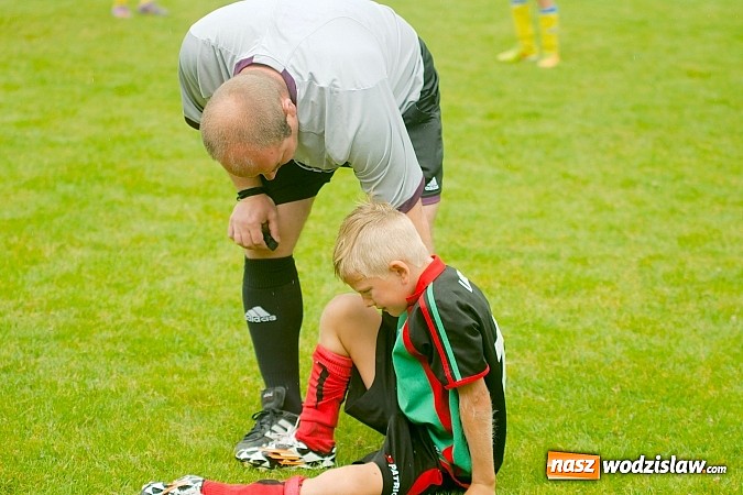 Zdjęcie w galerii na portalu naszwodzislaw.com: Tworków Cup 2015: Deszczowy drugi dzień piłkarskich zmagań. Naprzód lepszy od Startu. Puchar pojechał do Rydułtów wiadomości z regionu