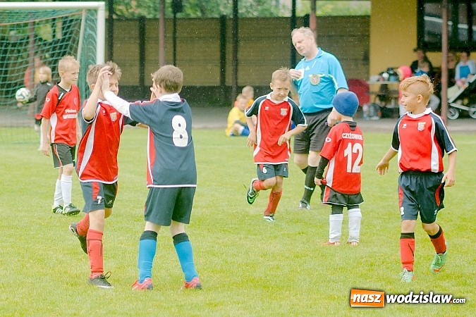 Zdjęcie w galerii na portalu naszwodzislaw.com: Tworków Cup 2015: Deszczowy drugi dzień piłkarskich zmagań. Naprzód lepszy od Startu. Puchar pojechał do Rydułtów wiadomości z regionu