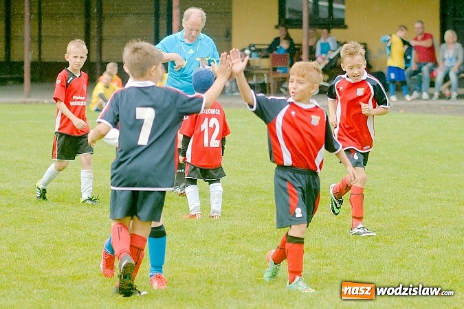 Zdjęcie w galerii na portalu naszwodzislaw.com: Tworków Cup 2015: Deszczowy drugi dzień piłkarskich zmagań. Naprzód lepszy od Startu. Puchar pojechał do Rydułtów wiadomości z regionu