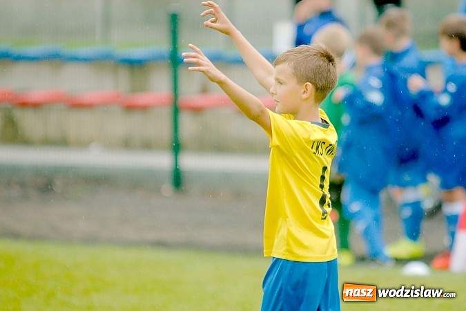 Zdjęcie w galerii na portalu naszwodzislaw.com: Tworków Cup 2015: Deszczowy drugi dzień piłkarskich zmagań. Naprzód lepszy od Startu. Puchar pojechał do Rydułtów wiadomości z regionu