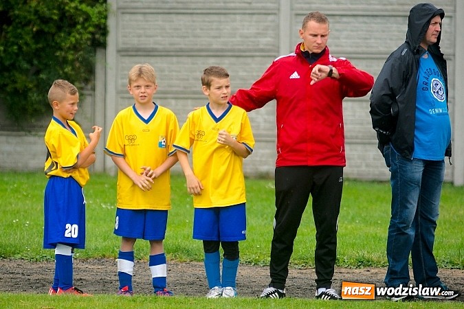 Zdjęcie w galerii na portalu naszwodzislaw.com: Tworków Cup 2015: Deszczowy drugi dzień piłkarskich zmagań. Naprzód lepszy od Startu. Puchar pojechał do Rydułtów wiadomości z regionu