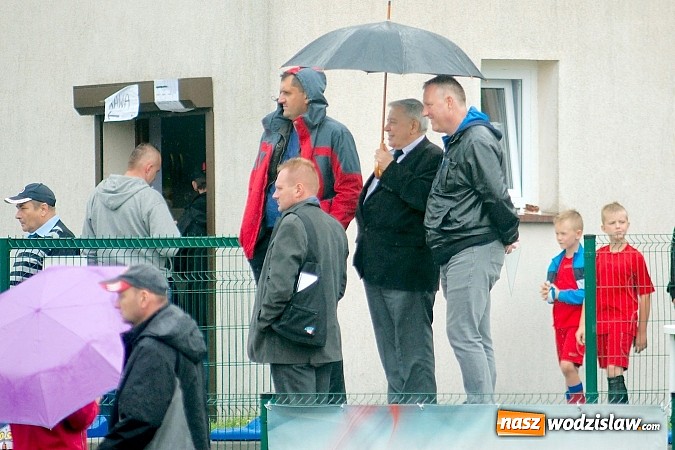 Zdjęcie w galerii na portalu naszwodzislaw.com: Tworków Cup 2015: Deszczowy drugi dzień piłkarskich zmagań. Naprzód lepszy od Startu. Puchar pojechał do Rydułtów wiadomości z regionu