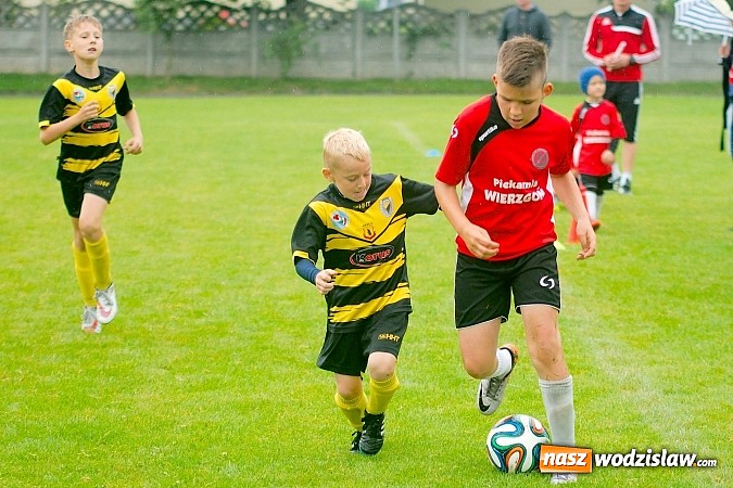 Zdjęcie w galerii na portalu naszwodzislaw.com: Tworków Cup 2015: Deszczowy drugi dzień piłkarskich zmagań. Naprzód lepszy od Startu. Puchar pojechał do Rydułtów wiadomości z regionu