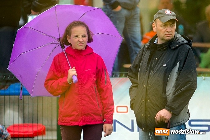 Zdjęcie w galerii na portalu naszwodzislaw.com: Tworków Cup 2015: Deszczowy drugi dzień piłkarskich zmagań. Naprzód lepszy od Startu. Puchar pojechał do Rydułtów wiadomości z regionu