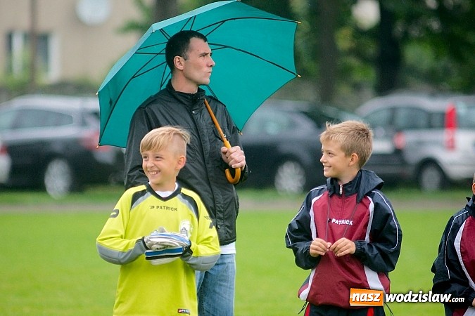 Zdjęcie w galerii na portalu naszwodzislaw.com: Tworków Cup 2015: Deszczowy drugi dzień piłkarskich zmagań. Naprzód lepszy od Startu. Puchar pojechał do Rydułtów wiadomości z regionu