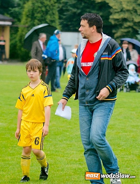 Zdjęcie w galerii na portalu naszwodzislaw.com: Tworków Cup 2015: Deszczowy drugi dzień piłkarskich zmagań. Naprzód lepszy od Startu. Puchar pojechał do Rydułtów wiadomości z regionu