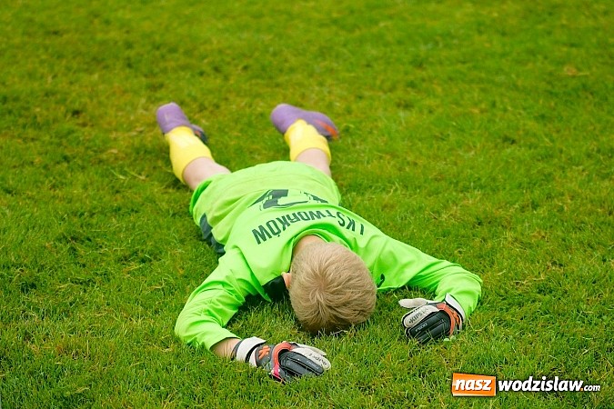 Zdjęcie w galerii na portalu naszwodzislaw.com: Tworków Cup 2015: Deszczowy drugi dzień piłkarskich zmagań. Naprzód lepszy od Startu. Puchar pojechał do Rydułtów wiadomości z regionu