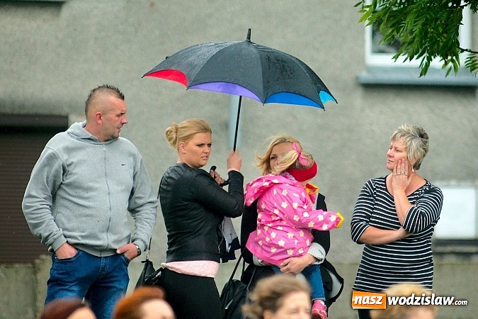 Zdjęcie w galerii na portalu naszwodzislaw.com: Tworków Cup 2015: Deszczowy drugi dzień piłkarskich zmagań. Naprzód lepszy od Startu. Puchar pojechał do Rydułtów wiadomości z regionu