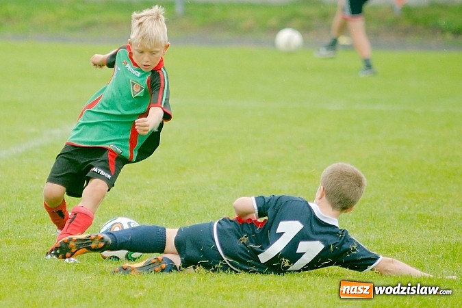 Zdjęcie w galerii na portalu naszwodzislaw.com: Tworków Cup 2015: Deszczowy drugi dzień piłkarskich zmagań. Naprzód lepszy od Startu. Puchar pojechał do Rydułtów wiadomości z regionu