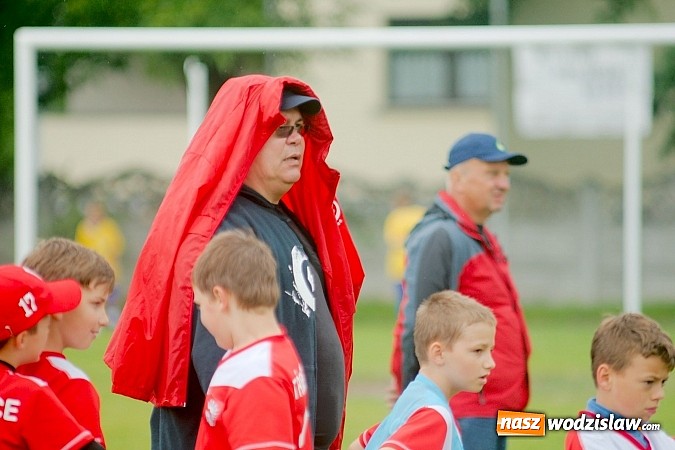 Zdjęcie w galerii na portalu naszwodzislaw.com: Tworków Cup 2015: Deszczowy drugi dzień piłkarskich zmagań. Naprzód lepszy od Startu. Puchar pojechał do Rydułtów wiadomości z regionu