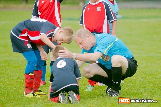 Zdjęcie w galerii na portalu naszwodzislaw.com: Tworków Cup 2015: Deszczowy drugi dzień piłkarskich zmagań. Naprzód lepszy od Startu. Puchar pojechał do Rydułtów wiadomości z regionu
