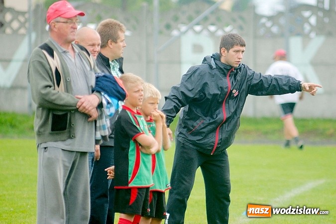Zdjęcie w galerii na portalu naszwodzislaw.com: Tworków Cup 2015: Deszczowy drugi dzień piłkarskich zmagań. Naprzód lepszy od Startu. Puchar pojechał do Rydułtów wiadomości z regionu