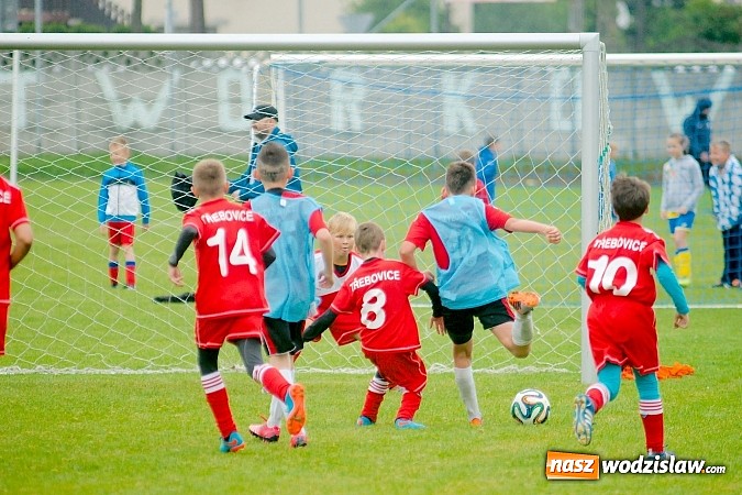 Zdjęcie w galerii na portalu naszwodzislaw.com: Tworków Cup 2015: Deszczowy drugi dzień piłkarskich zmagań. Naprzód lepszy od Startu. Puchar pojechał do Rydułtów wiadomości z regionu